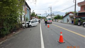 花蓮193縣道94.2公里處昨日發生一起死亡車禍，駕駛不明原因自撞路邊燈桿。