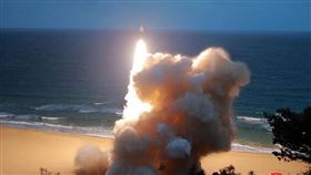 北韓,新型短程,彈道飛彈,足球場,夷為平地(圖/北韓中央通信社網頁kcna.kp)