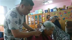 美髮事業,兄妹,澎湖,探親,義剪(圖/中央社)