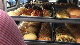 網友文章圖片，表示自己遇到麵包車。(圖／翻攝爆怨公社）