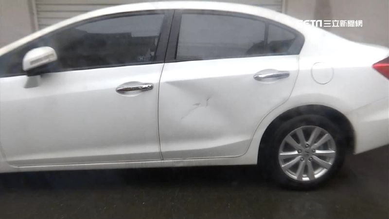 腳踏車撞凹轎車！騎士落跑車主怒報警
