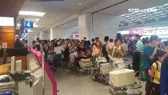 港「黑潮」占領機場！桃機旅客忙退票