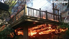 台北市表演團體《優人神鼓》小木屋火警現場（翻攝畫面）