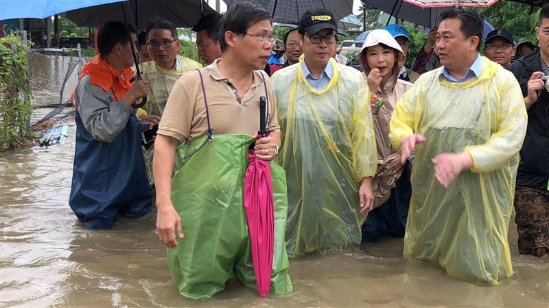 台南涉水勘災允補助　網讚邁邁效率組