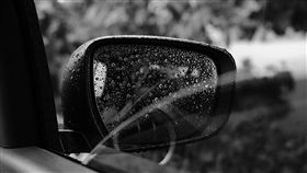 開車,下雨,雨天,車窗,後照鏡（圖／翻攝自PIXABAY）