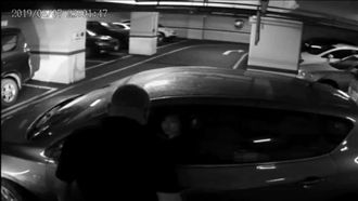不滿女鄰居開太慢　惡男逼車扯髮毆人