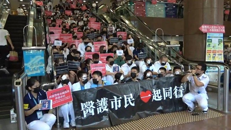 香港醫護批警暴力　公立醫院靜坐抗議