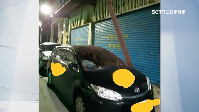 愛車停水電行門口…慘遭天降鋼樑砸爛