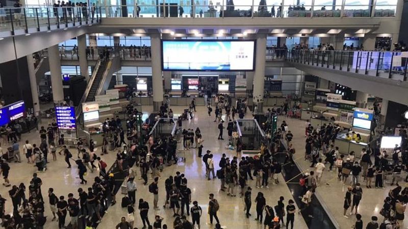 香港機場獲選2025全球最乾淨機場第5名。（圖／翻攝自黃之鋒 Joshua Wong臉書）