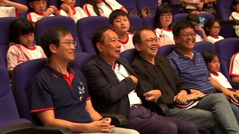 快訊／郭台銘現身了！一開口驚動眾人