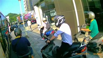 勇者違騎人行道　直達警面前下場慘