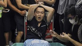 環球時報,記者,圍毆,記者證,示威者