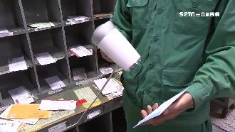 郵差暴雨摔水田　不顧濕身做這事暖炸