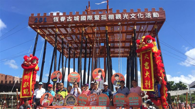 恆春豎孤棚中元節登場　騎馬巡禮暖身