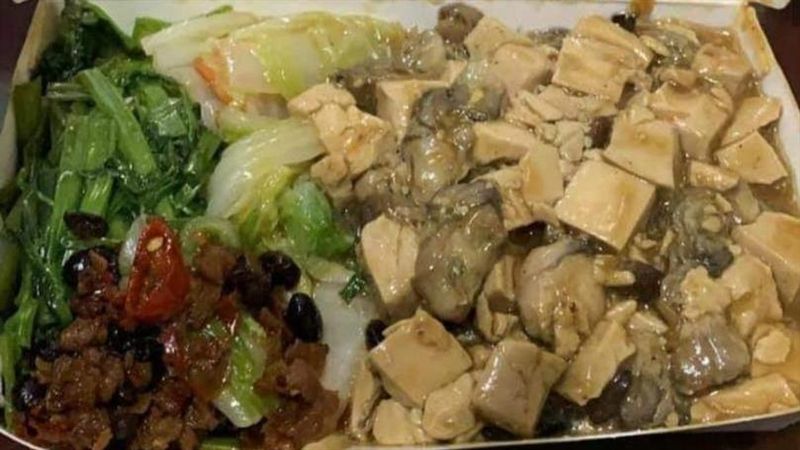 台中買清粥小菜　爆滿鮮蚵只要50元