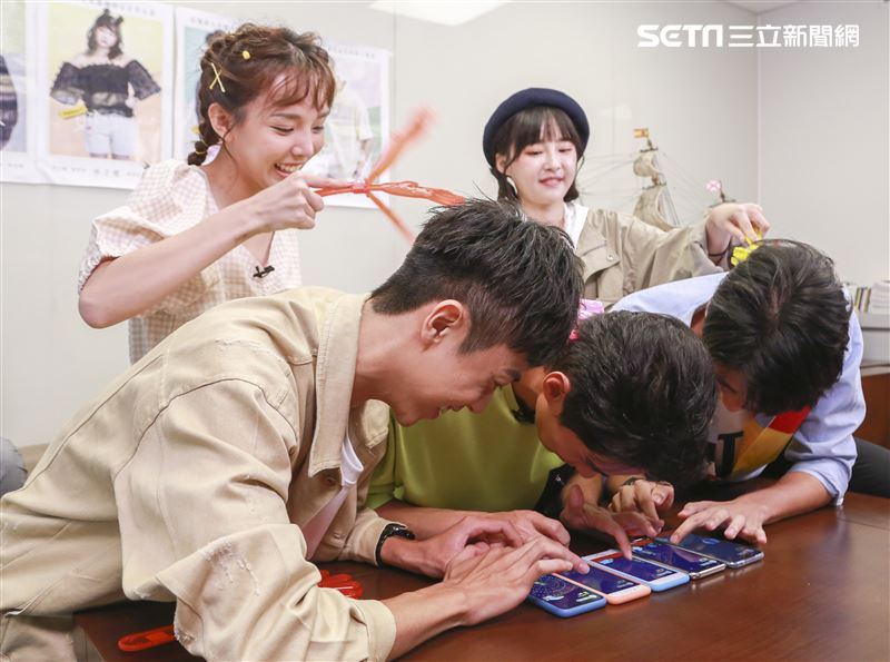 許少瑜、陳甯亞、顏邦智、林子珊、黃梓維《女孩要幹嘛第二季》宣傳安安大明星。（圖／記者林士傑攝影）