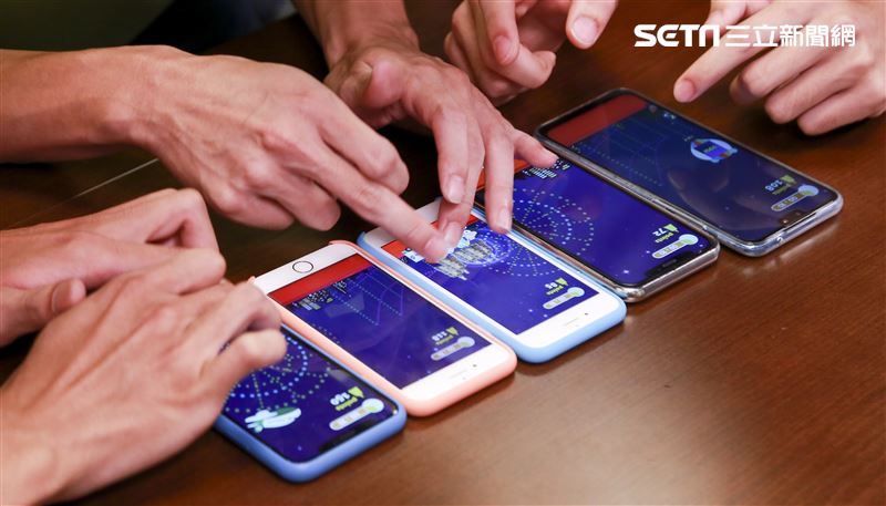 許少瑜、陳甯亞、顏邦智、林子珊、黃梓維《女孩要幹嘛第二季》宣傳安安大明星。（圖／記者林士傑攝影）