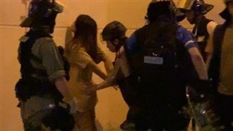 反送中／警搜身少女摸臀！網：太垃圾