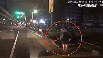 東區「借錢姐」出沒！挑運將借30塊