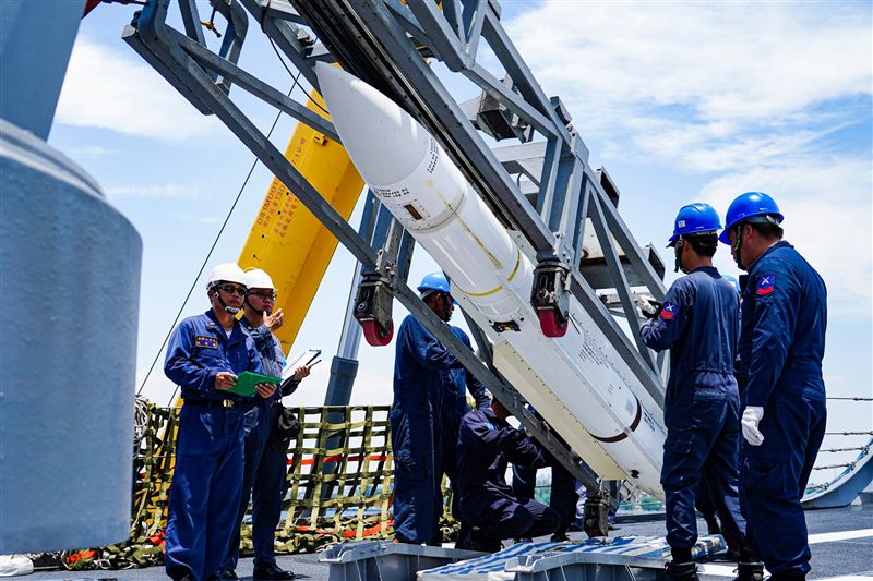 此次中共圍台軍演，國軍雄三飛彈就定位、官兵緊急回營。（圖／翻攝自中華民國海軍臉書）