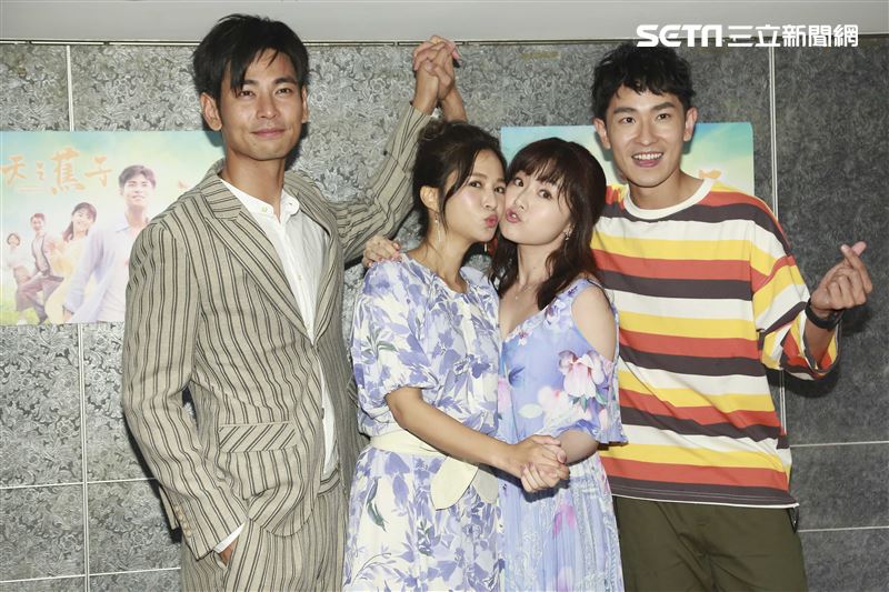 台灣好戲《天之蕉子》殺青酒，楊子儀、吳怡霈、楊小黎、陳謙文。（圖／記者林士傑攝影）