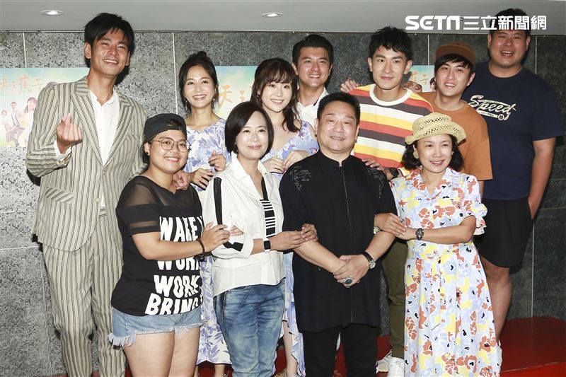 台灣好戲《天之蕉子》殺青酒，楊子儀、吳怡霈、楊小黎、陳謙文、唐豐、黃靖倫、呂世偉、唐于菡、陳夙雰、林義芳、謝麗金。（圖／記者林士傑攝影）