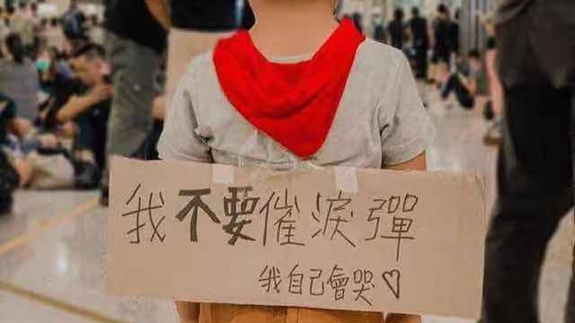 淚撐香港！童：不要催淚彈我自己會哭