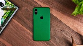 新iPhone,墨綠色,磨砂。（圖／翻攝自蘋果仁）