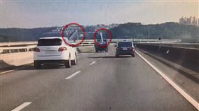 桃園,血滴子,鋁片,噴飛,砸車,國道,掉落物（圖／翻攝自臉書《新竹爆料公社》）