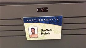 ▲謝淑薇的「前冠軍」置物櫃。（圖／取自謝淑薇臉書）