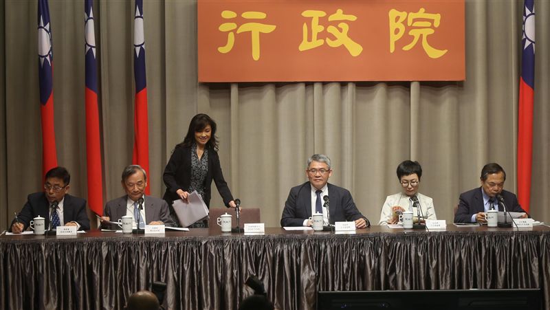 總預算首見平衡　今年出入皆2.1兆