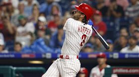 ▲哈波（Bryce Harper）揮別前3戰吞5K的低潮，再度敲出單場雙響砲。（圖／美聯社）