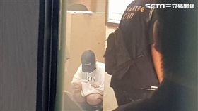 留半瓶高粱...弟「趴床」長屍斑亡　丁小芹趕到醫院痛哭(圖/翻攝畫面)