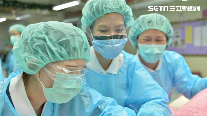 台灣女牙醫　慈悲心守護身障與難民