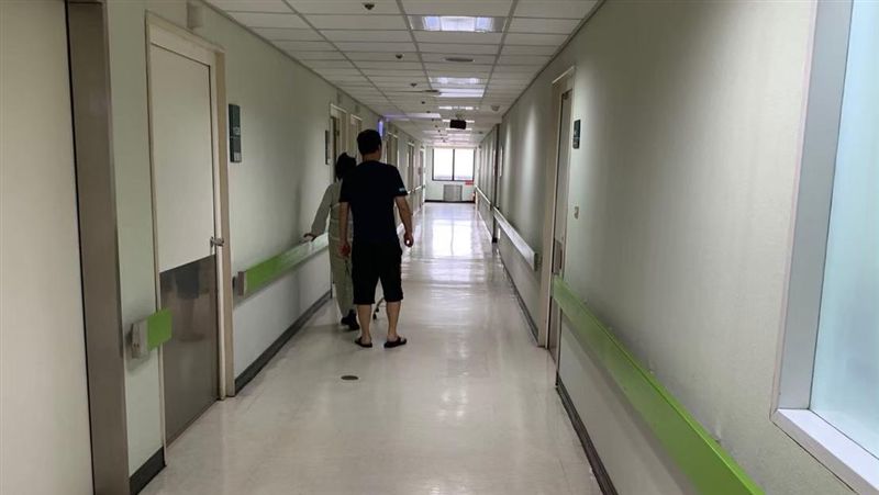 半夜入住病房前　也要先「拍三下」？