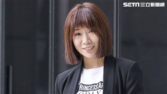 站桌上取悅觀眾！女星嘆不想為錢這樣