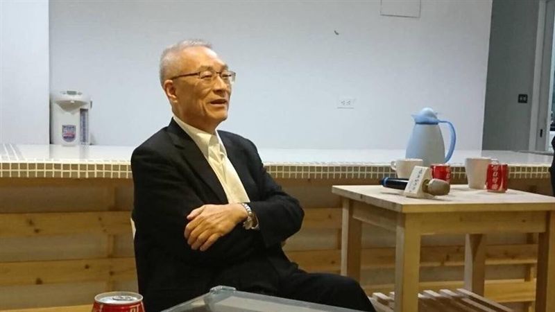 吳敦義「裡外不是人」