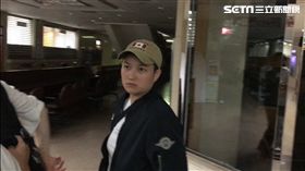 田佳宜5萬元交保，離開地檢署時不發一語。（圖／記者楊佩琪攝）