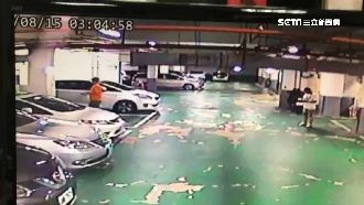 怪客詭闖社區停車場…撬開油箱倒鹽巴