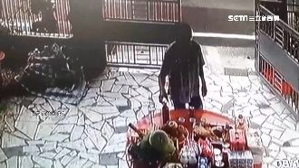 賊偷供品挑雞加酒　網笑：做燒酒雞？