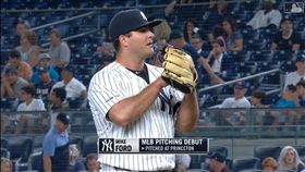 ▲洋基替補一壘手福特（Mike Ford）獻出投球處女秀。（圖／翻攝自MLB官網）