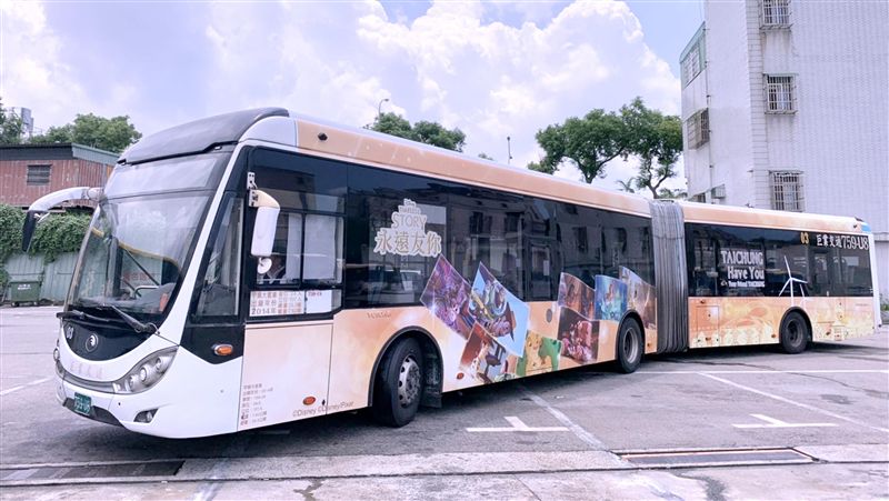台中首輛迪士尼彩繪公車　週末現身