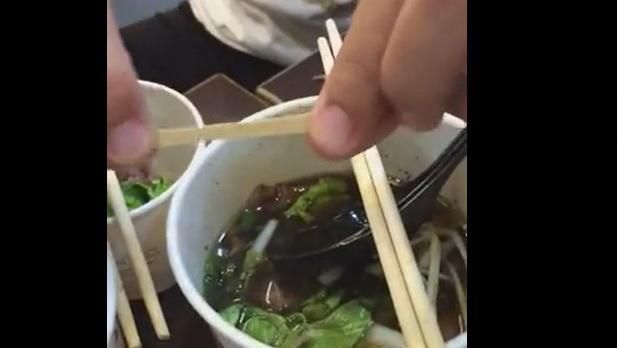 噁…吃到咬不爛羊筋！網問:這啥羊？