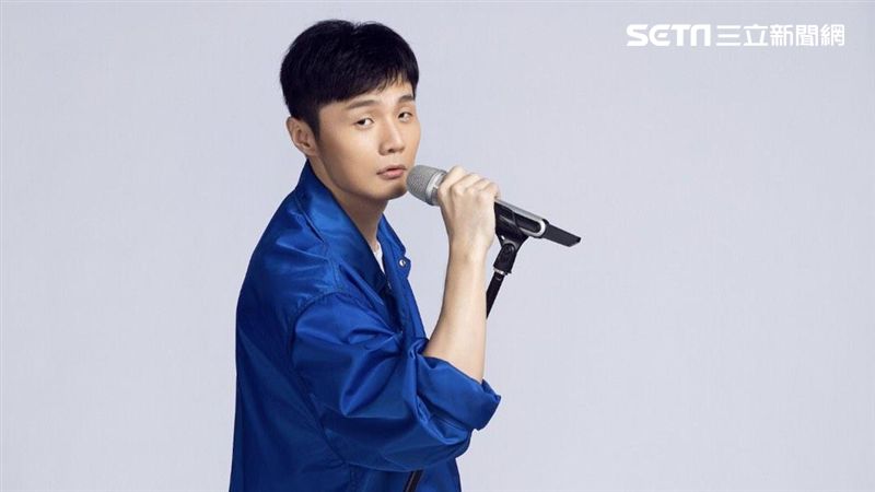 舞台上唱情歌！李榮浩突點頭…睡著了
