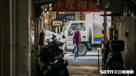 魔神仔牽人示意圖（記者陳弋攝影）