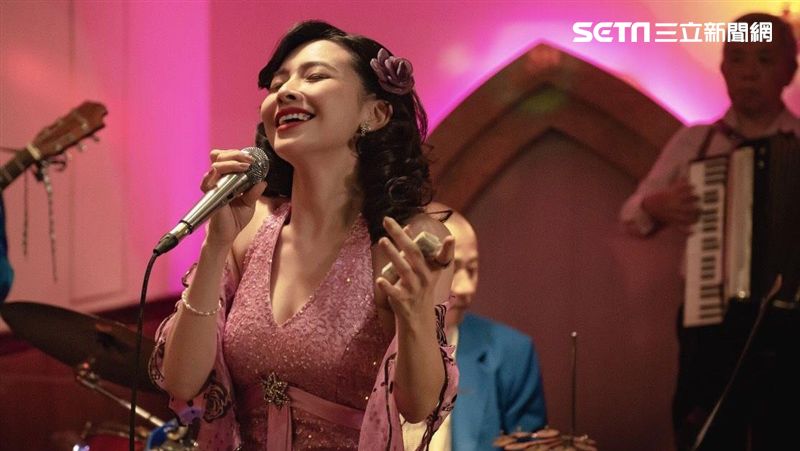 居然是酒家女！吳婉君上演激情餵食秀