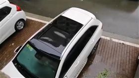 南部雨狂灌！他車「沒關天窗水淹頂」（圖／翻攝自老司機
臉書粉絲團）