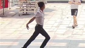 廣東,手機,搶,天鵝,嗎啡。(圖/翻攝自我們視頻)