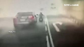 騎士、休旅車擦撞慘摔　公車驚險急煞