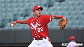 ▲味全龍日籍球星川崎宗則上場。（圖／記者王怡翔攝影)